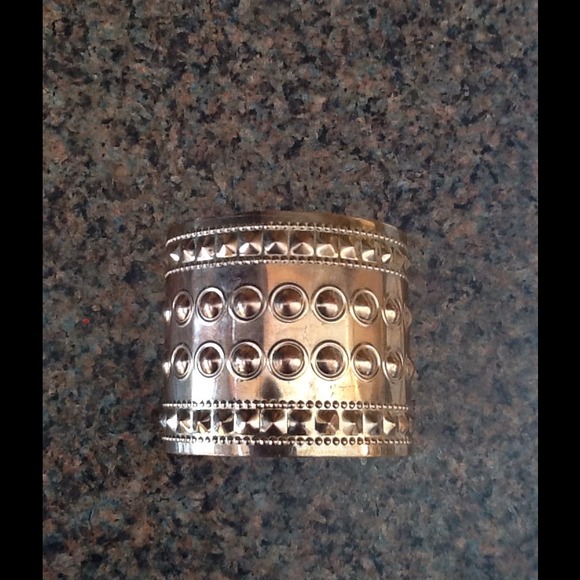 🔆Wide Decorated Red Brass Cuff🔆 vintage🔆 - Picture 2 of 3