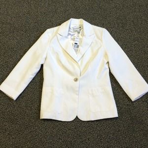 Sleek off-white blazer