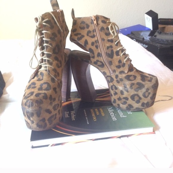 Lanas jeffrey Campbell