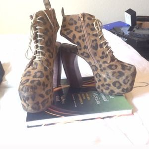 Lanas jeffrey Campbell