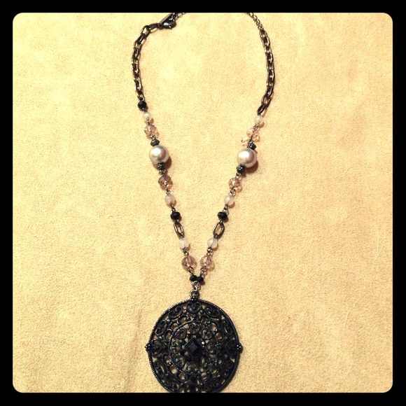 Black pendant necklace