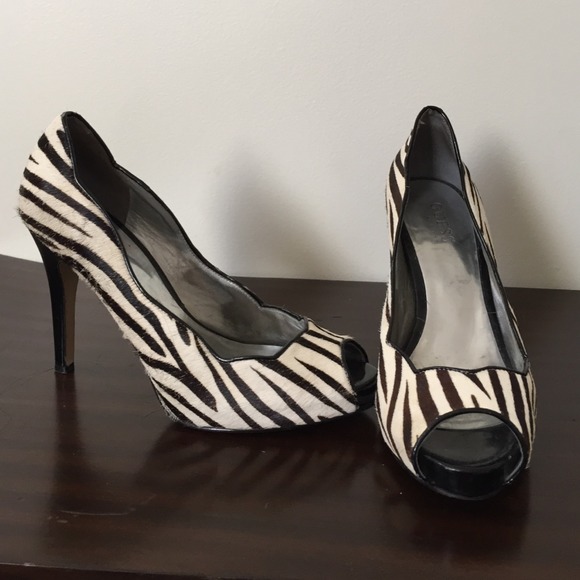 Guess by Marciano Pump