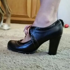 Dark brown heels with bow