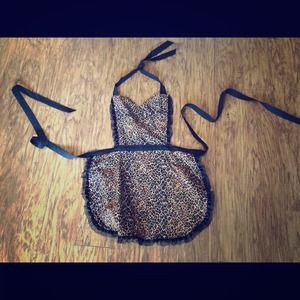 Leopard apron