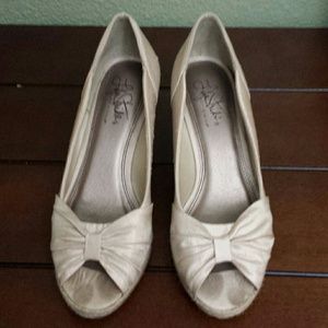 Life stride wedge heel shoes