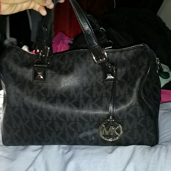 Must sell!!Large Michael Kors Grayson!!