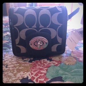 ❗️SALE ❗️Coach signature wallet/ coin purse NWT