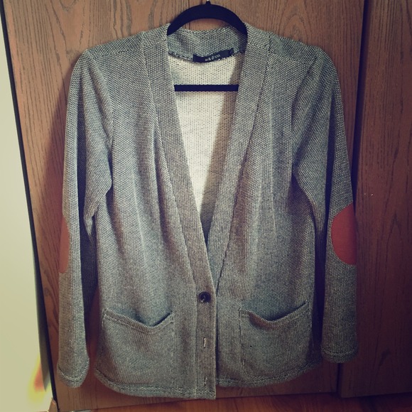 "Boyfriend" sweater with elbow patches