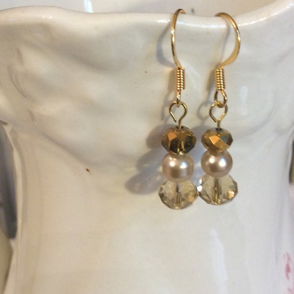 BOGO SALE ⭐️️ Golden Glass Earrings - Picture 2 of 2