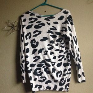 ⭐️leopard print sweater top⭐️