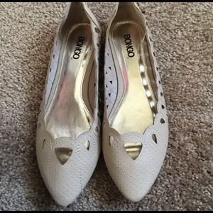 NEW Nude Flats
