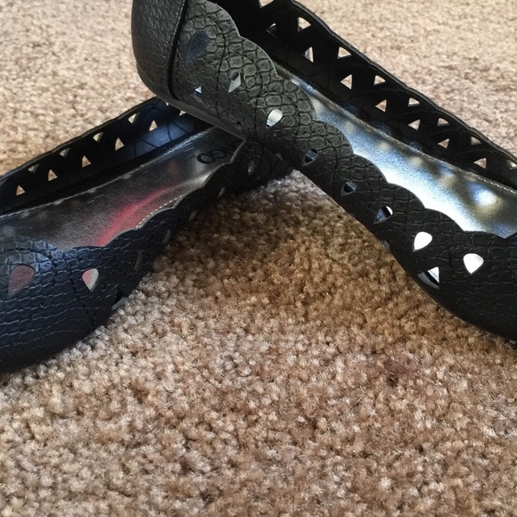NEW Black Pointed Flats - Picture 2 of 3