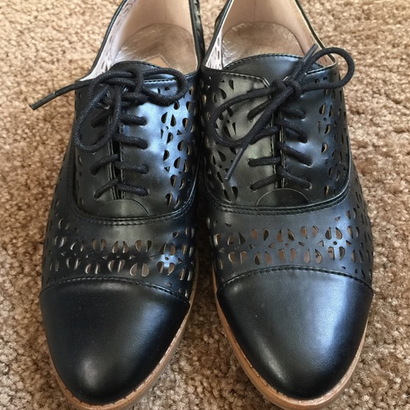 NEW Pointed toe oxfords