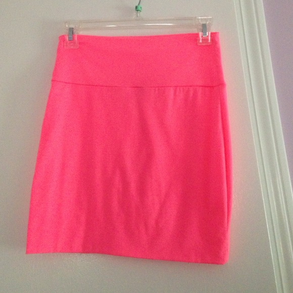 *Wet Seal* Hot Pink Skirt - Picture 1 of 1