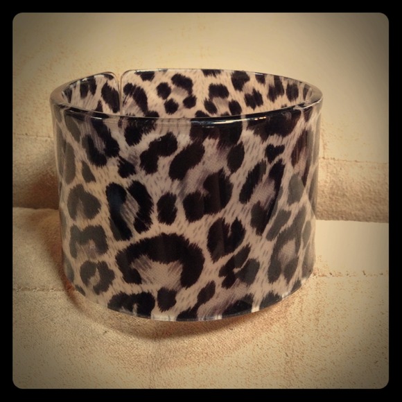 Black cheetah bangle