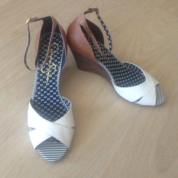 Cutest wedge heels in versatile natural tones
