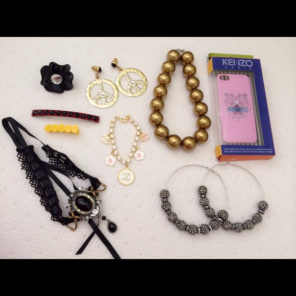 Jewelries and iPhone 5/5s case