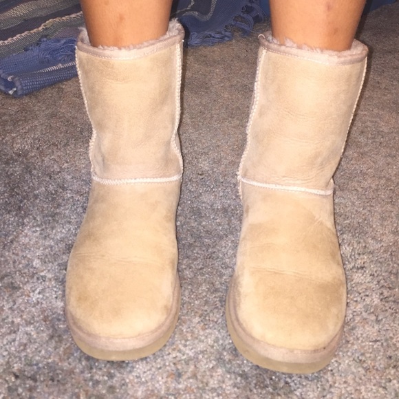 Classic sand ugg boot