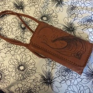 Roxy wallet with removable strap