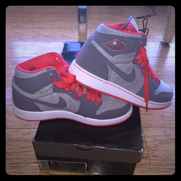 Super cute Jordan one size 6/4Y