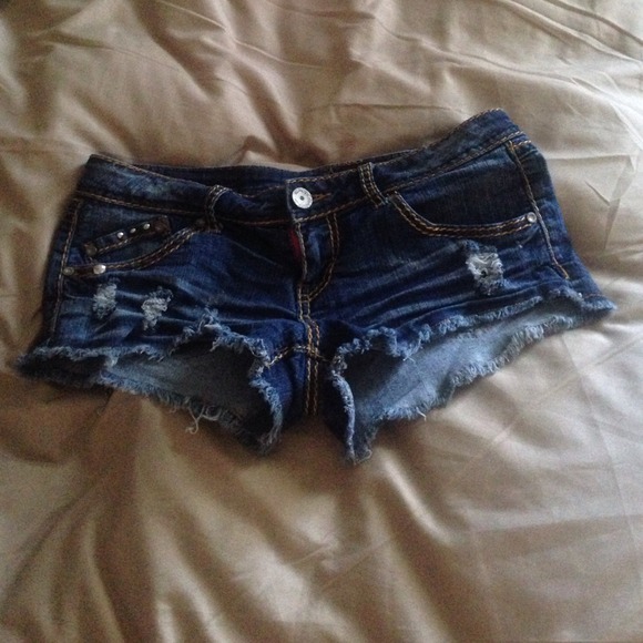 Almost famous cut off dark denim shorts - Picture 3 of 4