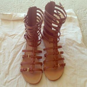 ✨Kocha Medium Brown Gladiator Zip up Sandal✨