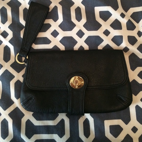 Black clutch