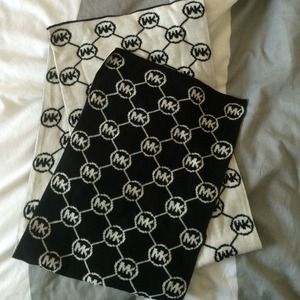 Beautiful reversible Michael Kors scarf
