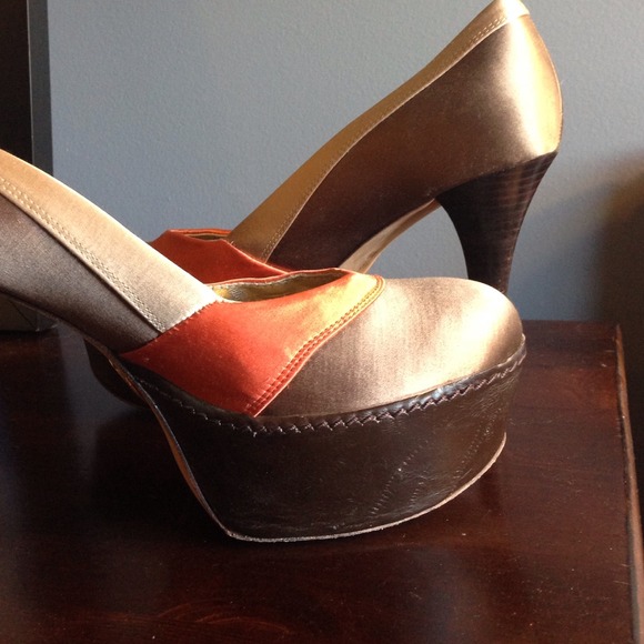 🎉🎉SOLD BUNDLED🎉🎉 Bebe stilettos - Picture 3 of 4