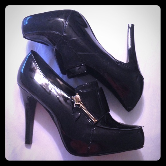 BCBG black patent platforms