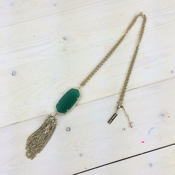 Kendra Scott Jewelry - Kendra Scott Rayne Necklace in Green Kendra Scott Jewelry - Kendra Scott Rayne Necklace in Green