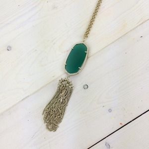 Kendra Scott Jewelry - Kendra Scott Rayne Necklace in Green Kendra Scott Jewelry - Kendra Scott Rayne Necklace in Green