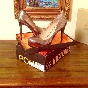 Pour La Victoire Gunmetal Pumps