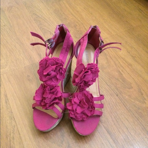 Madden girl wedges