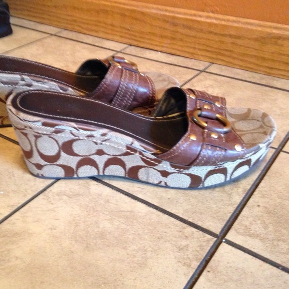 Shoes - Picture 4 of 4