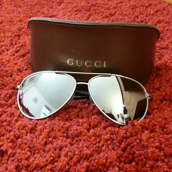 Silver gray aviator sunglasses w/gucci case