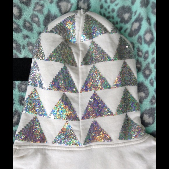 SOLD 🆚PINK RARE CHEVRON WHITE HOODIE - Picture 3 of 3