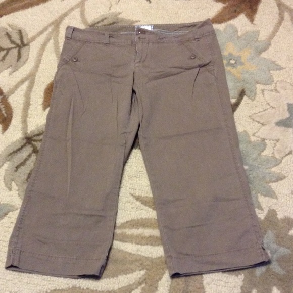 *sold*American eagle capris