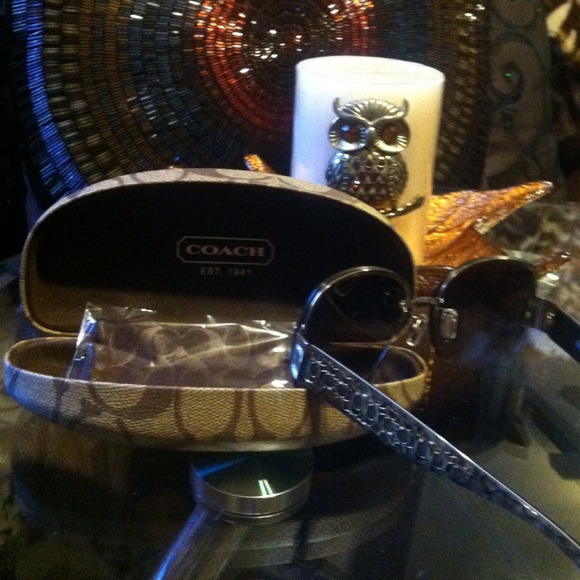 Coach sunglasses .. Authentic .. 📍📍📍SOLD..📍📍 - Picture 2 of 4