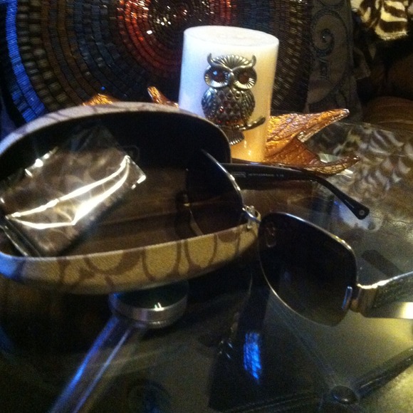 Coach sunglasses .. Authentic .. 📍📍📍SOLD..📍📍 - Picture 3 of 4