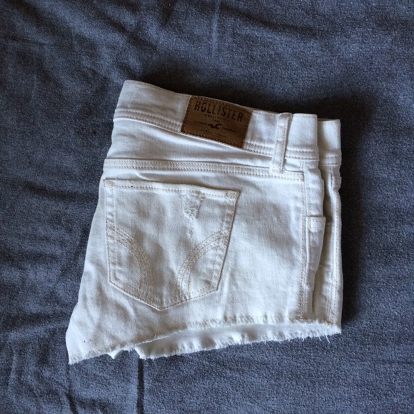 White Hollister shorts