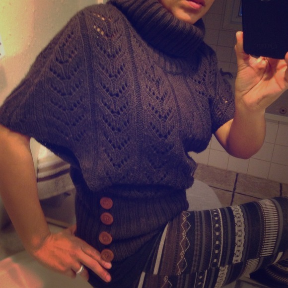 Brown cowl neck short sleeve sweater