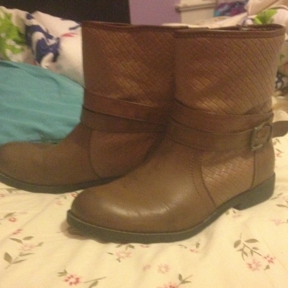 Short ankle boots