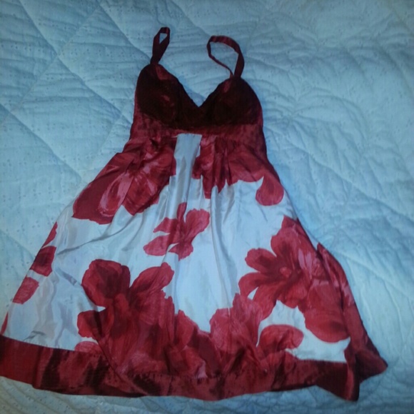 ????Guess silk dress PRICE REDUCED BY 10 % ? ? ? ?