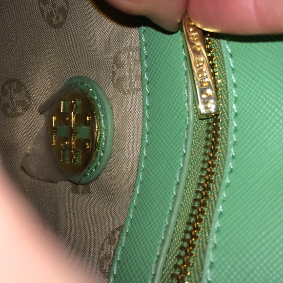 🚫SOLD ON TRADESY🚫Mint green Tory Burch crossbody - Picture 3 of 4