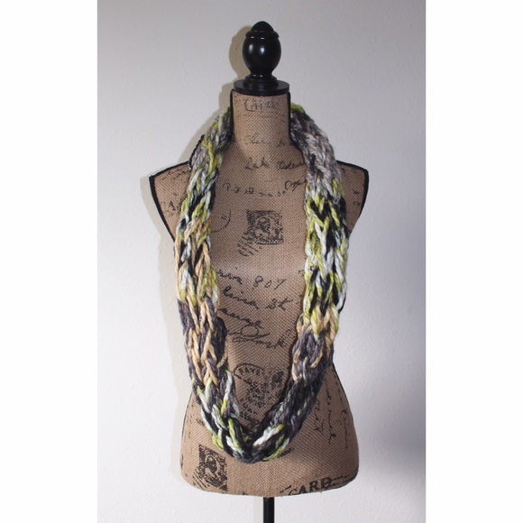 chunky knit infinity scarf - Picture 2 of 3