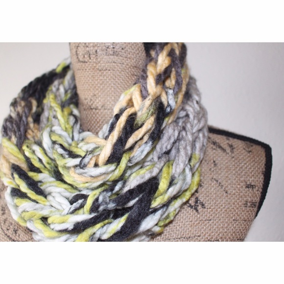 chunky knit infinity scarf - Picture 3 of 3