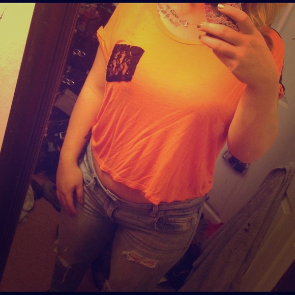 Adorable orange shirt w/ lace pocket & sleeves!