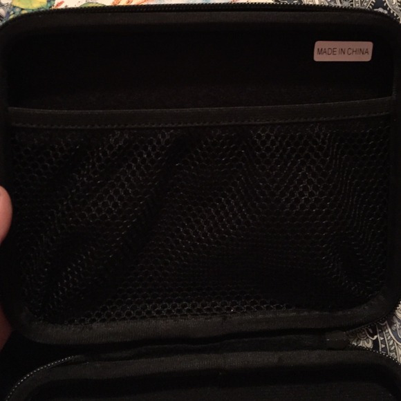 Black zip up case - Picture 2 of 4