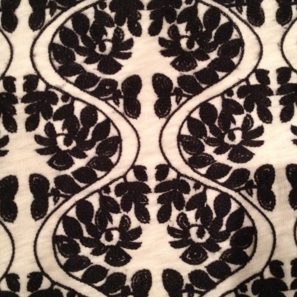 🎉HP J CREW Cream 3/4 Sleeve Black Embroidered Top - Picture 2 of 4